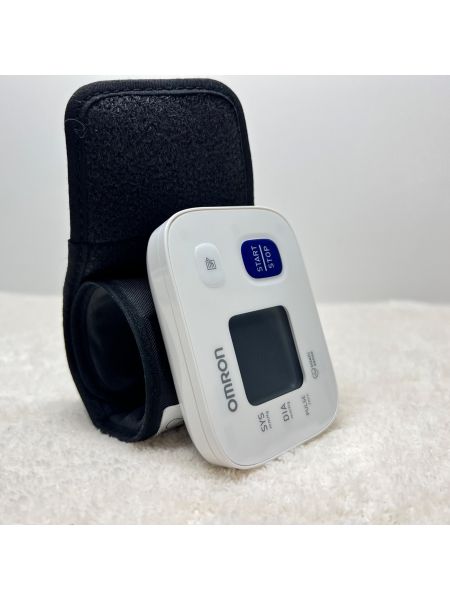 Ciśnieniomierz elektroniczny Omron RS1 HEM-6160-E na nadgarstek - 3