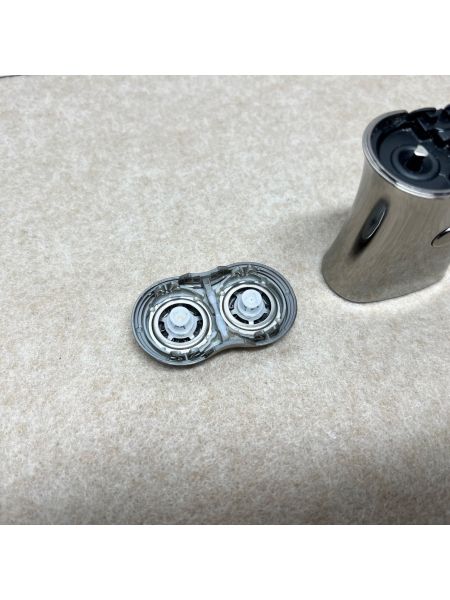 Mini golarka podróżna akumulatorowa dla mężczyzn - 6